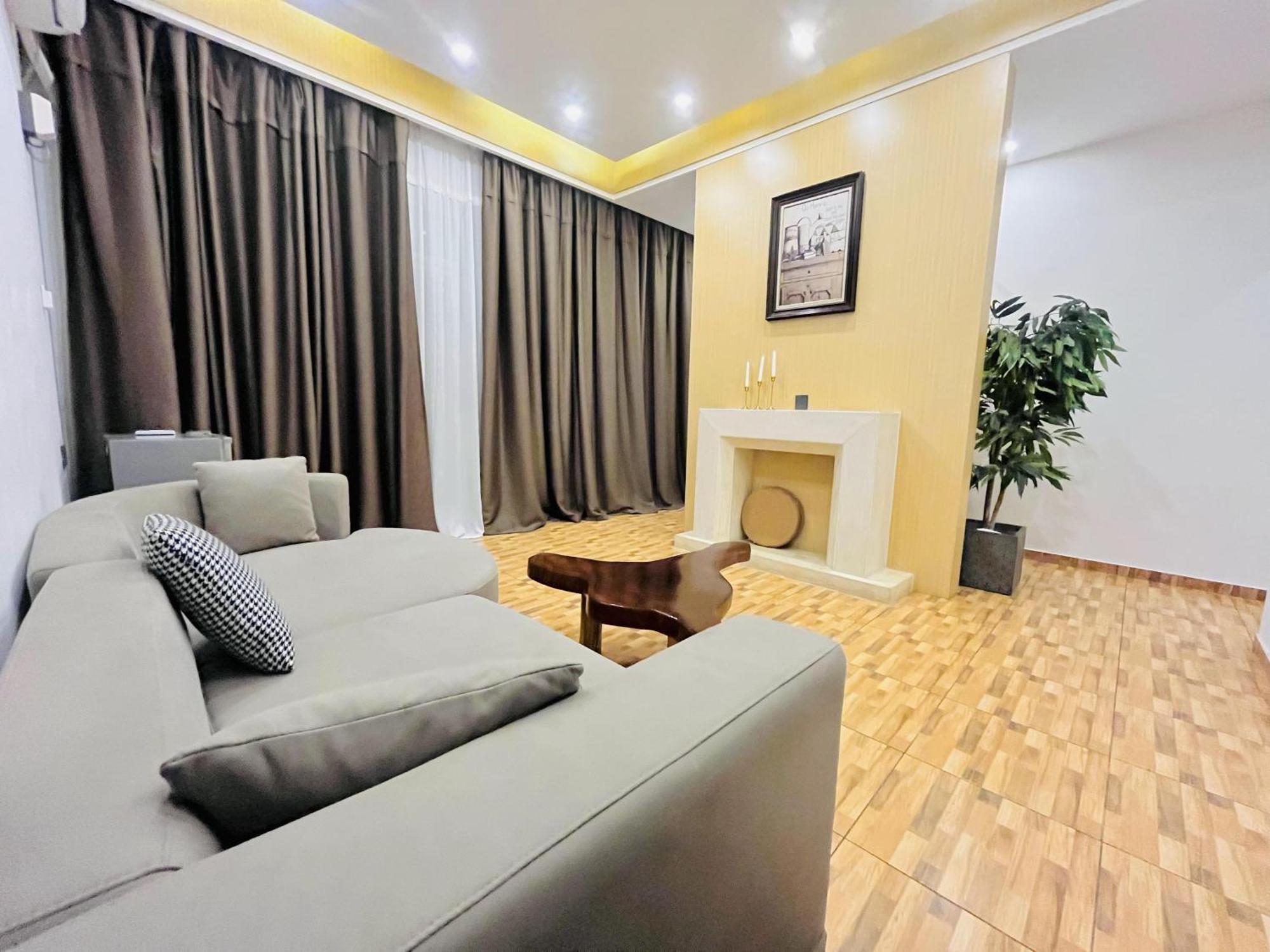 H&H Hotel Kinşasa Dış mekan fotoğraf