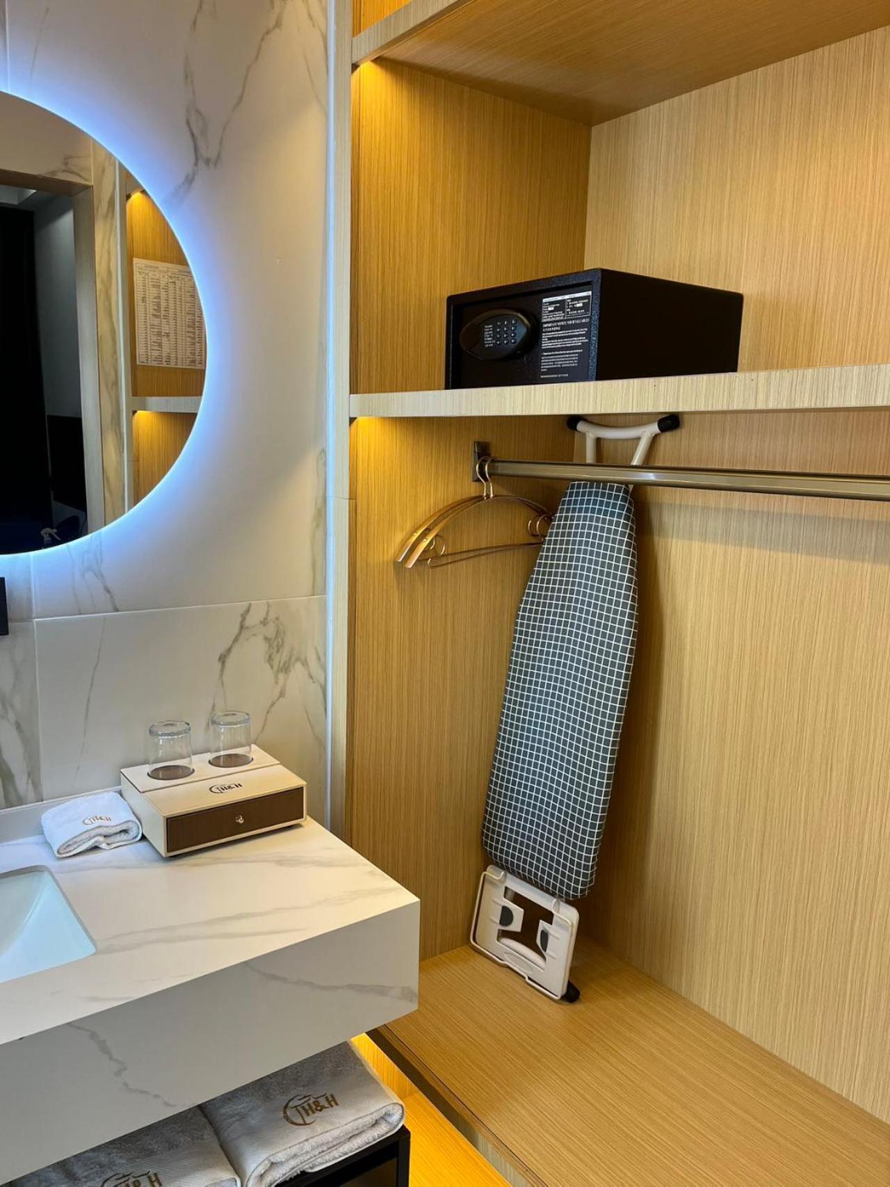 H&H Hotel Kinşasa Dış mekan fotoğraf