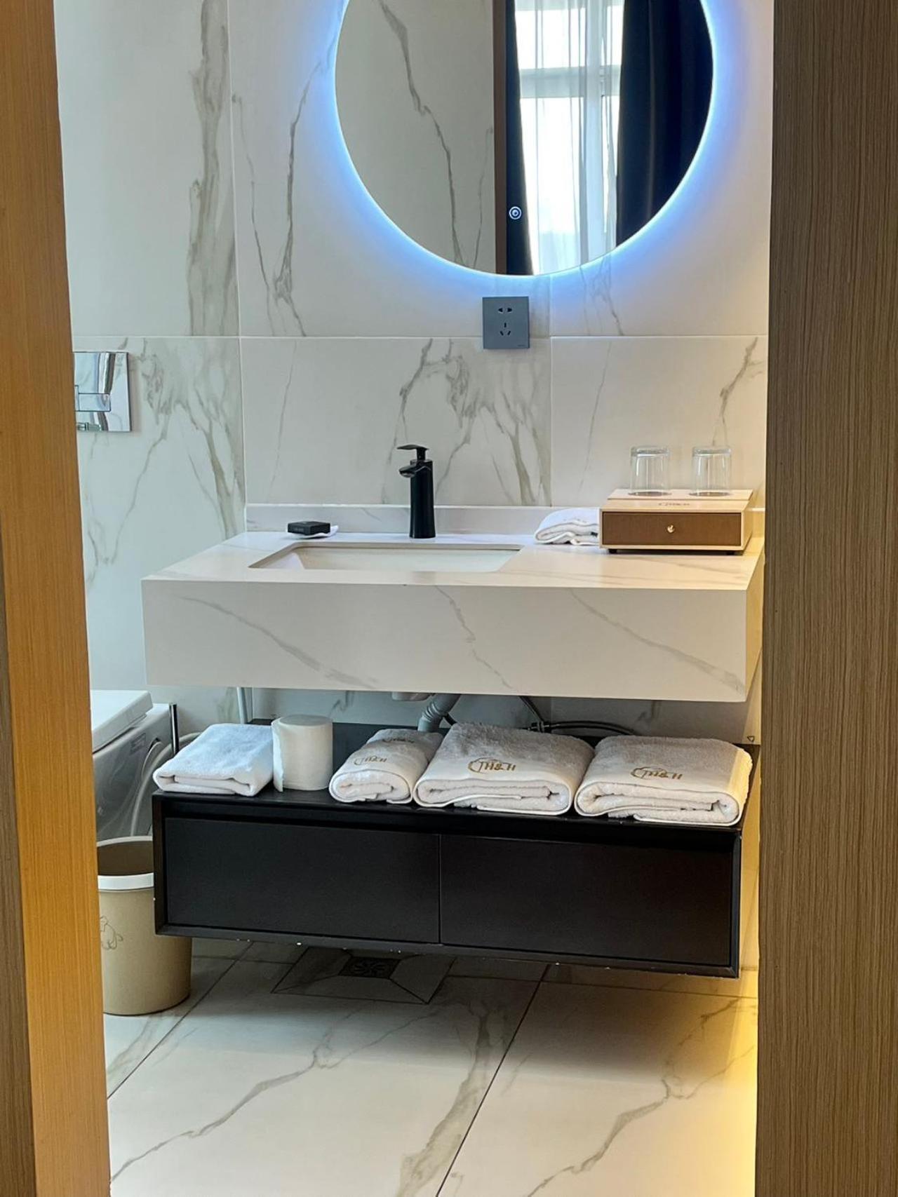 H&H Hotel Kinşasa Dış mekan fotoğraf